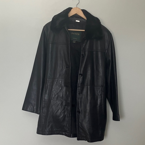 Danier Women's Black Leather Jacket with Fur Collar with Belt - Picture 7 of 7